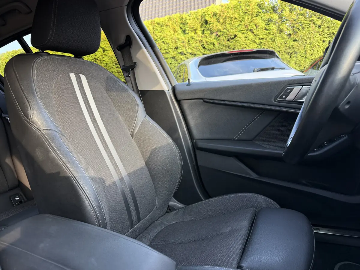 118i Executive 140pk Aut., Sport-line | Clima | Navi & CarPlay | Pdc