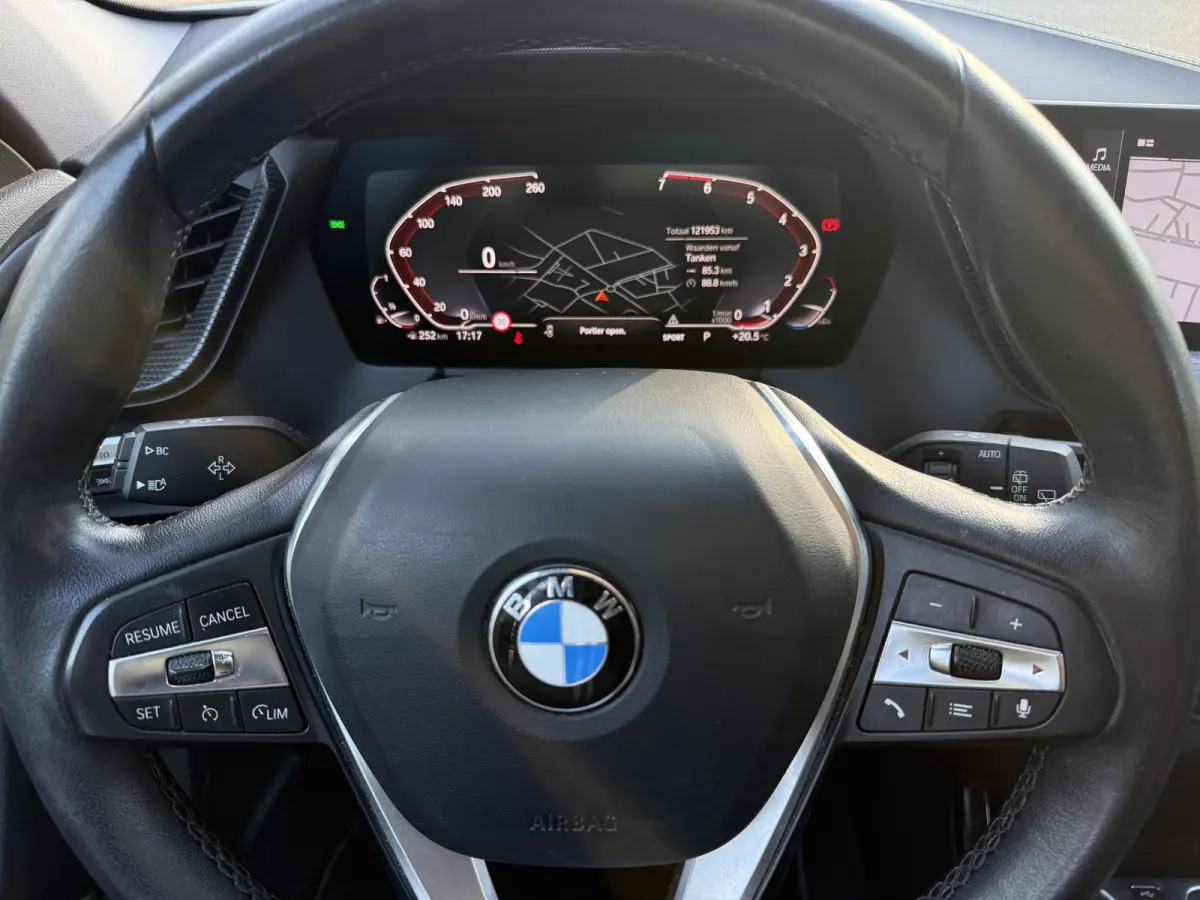 118i Executive 140pk Aut., Sport-line | Clima | Navi & CarPlay | Pdc