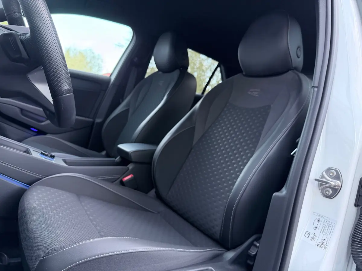 1.5 eTSI R-Line Matrix/Blindspot/Camera