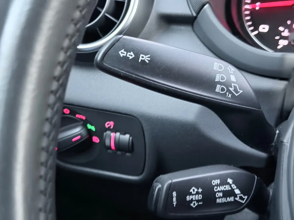 1.0 TFSI S-Line Xenon/Navi/Stoelverwarming