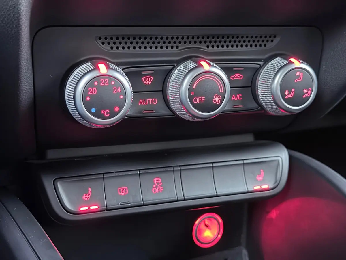 1.0 TFSI S-Line Xenon/Navi/Stoelverwarming