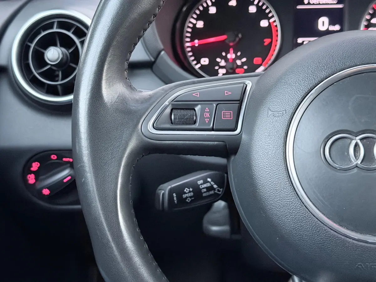 1.0 TFSI S-Line Xenon/Navi/Stoelverwarming