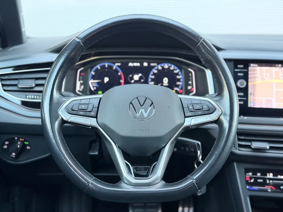1.0 TSI R-Line Pano/Xenon/Camera