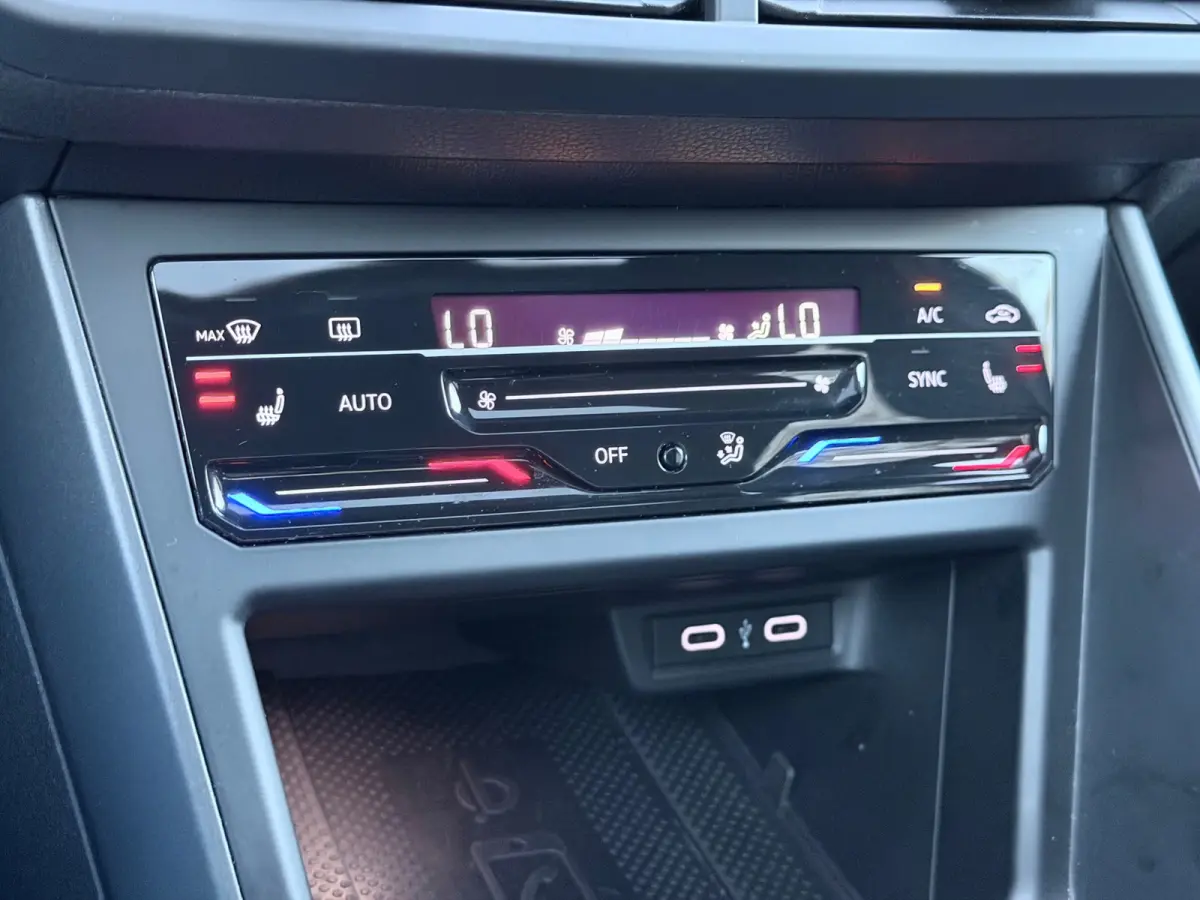 1.0 TSI R-Line Pano/Xenon/Camera
