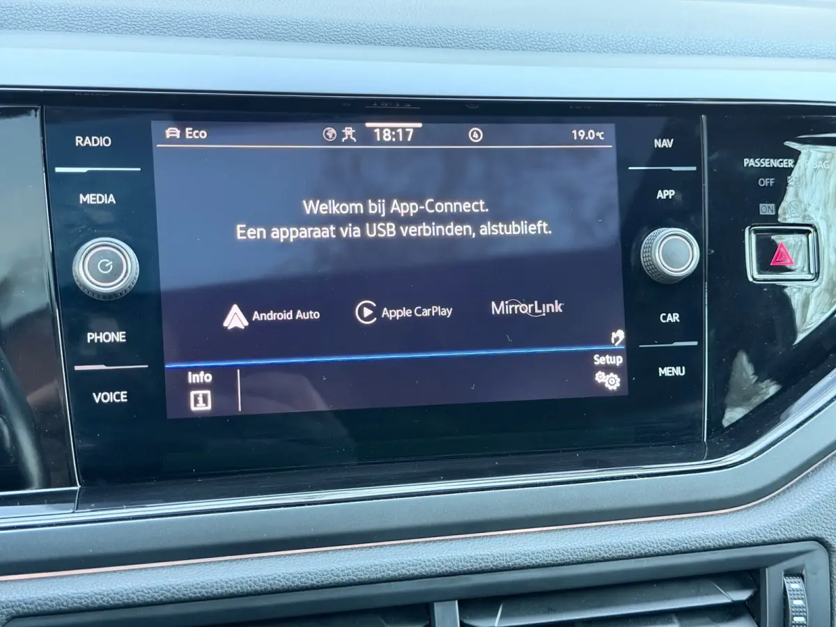 1.0 TSI R-Line Pano/Xenon/Camera