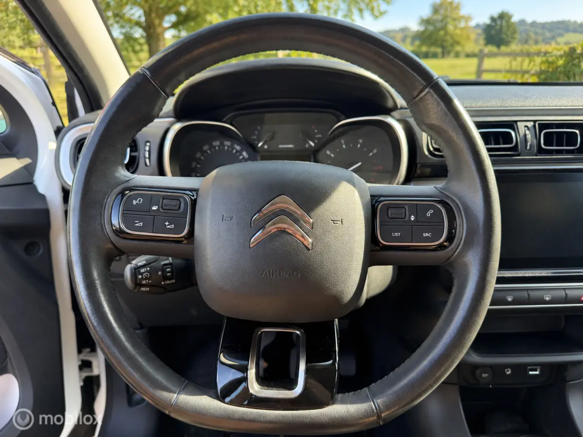 1.2 PureTech Live Apple carplay Camera