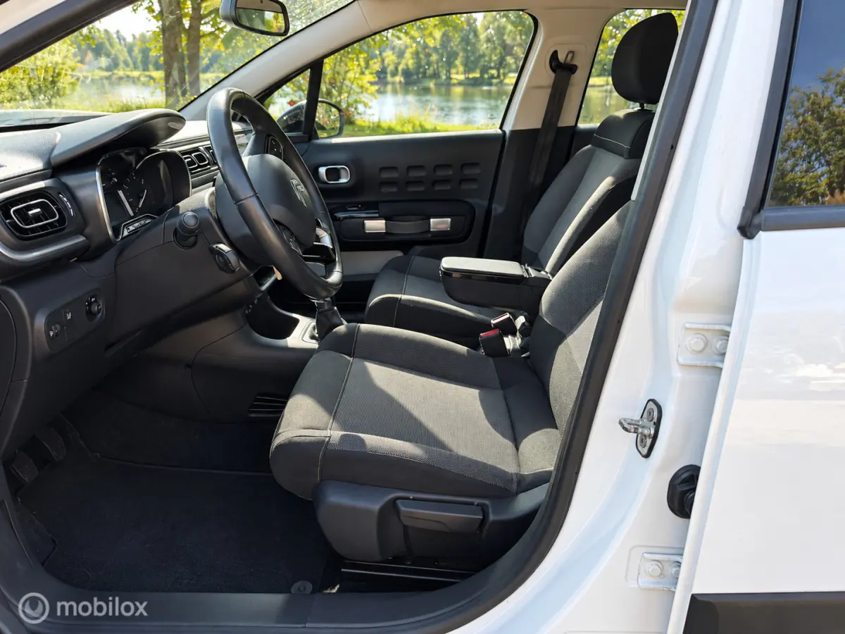 1.2 PureTech Live Apple carplay Camera