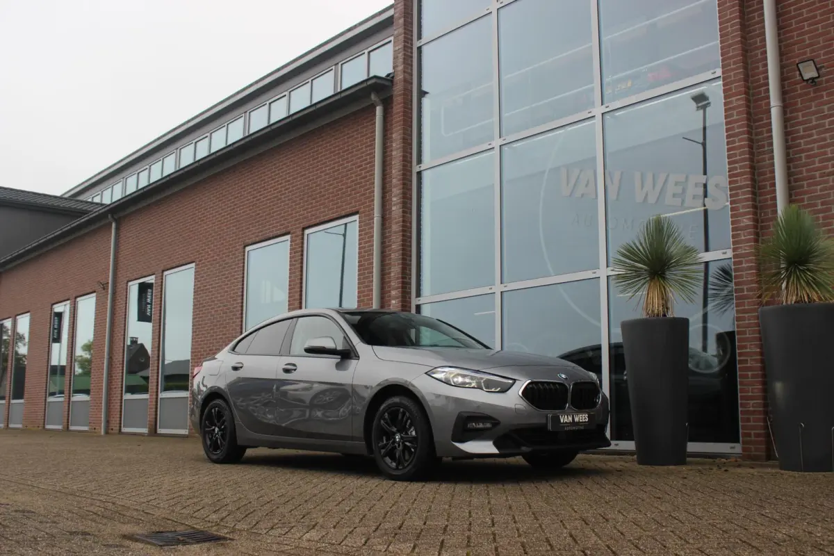 218i Business Edition Plus | 1e eigenaar | Origineel NL | HiFi audio | Active Guard Plus | Cruise control | Sportstuur | DAB | Stoelverwarming | PDC | Trekhaak