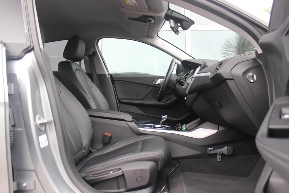 218i Business Edition Plus | 1e eigenaar | Origineel NL | HiFi audio | Active Guard Plus | Cruise control | Sportstuur | DAB | Stoelverwarming | PDC | Trekhaak