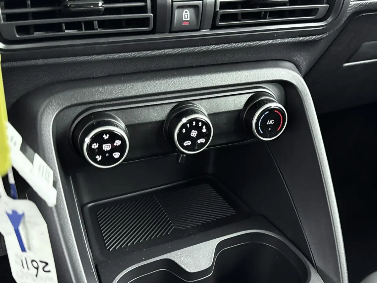 1.2 100pk PLUS | 1ste eigenaar | Two Tone | Multimedia Scherm | Apple Carplay/Android Auto |