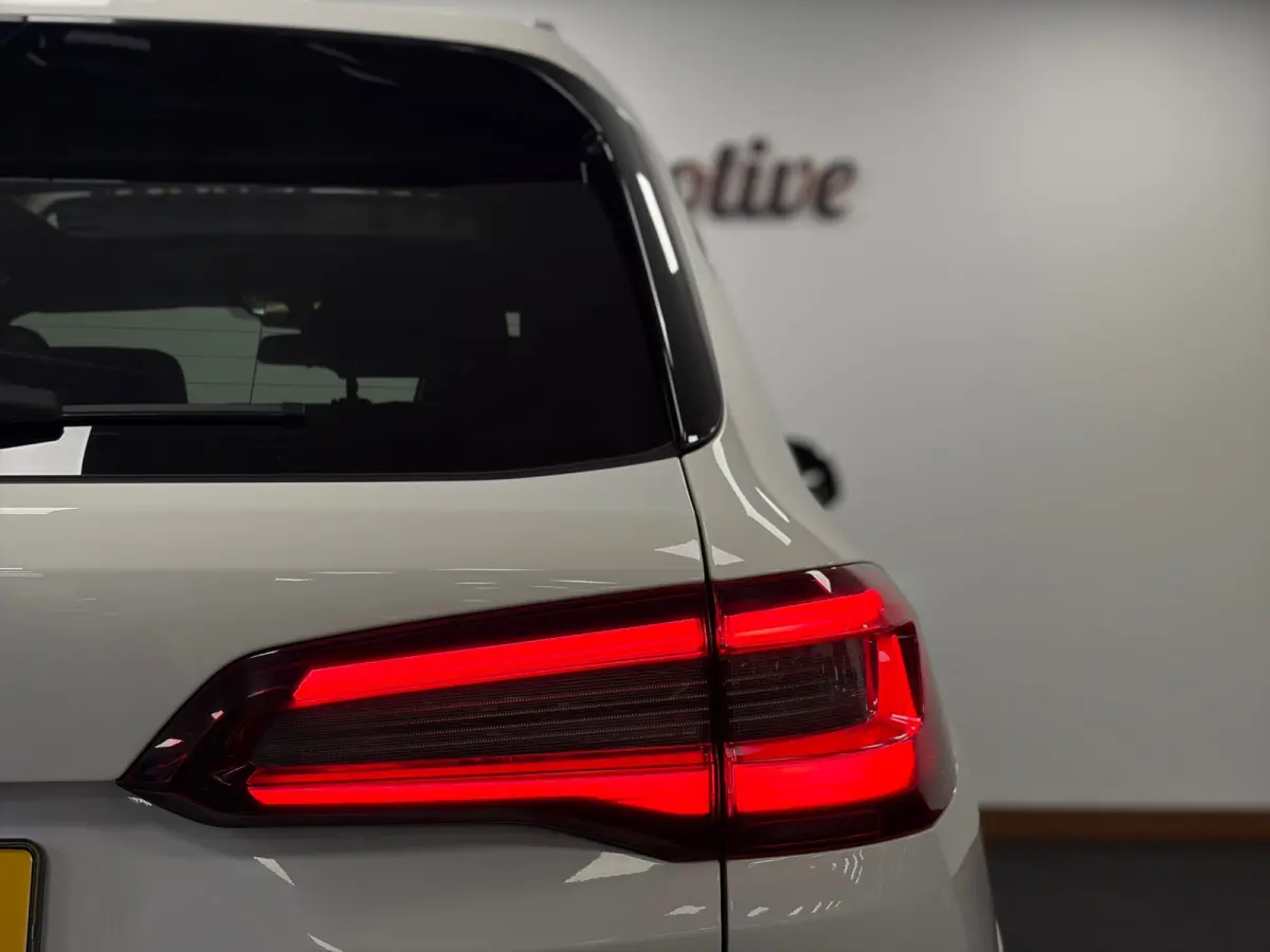 XDrive45e Executive*M-pakket*Pano*Head-up*Luchtvering*Electr-Klep*Led*Leder*