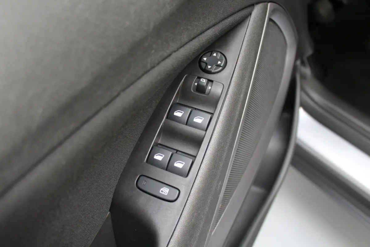 1.2 Turbo Edition 2020 111PK, 18.000KM | RIJKLAAR | CARPLAY | AIRCO | CRUISE CONTROLE | PARKEERSENSOREN V+A