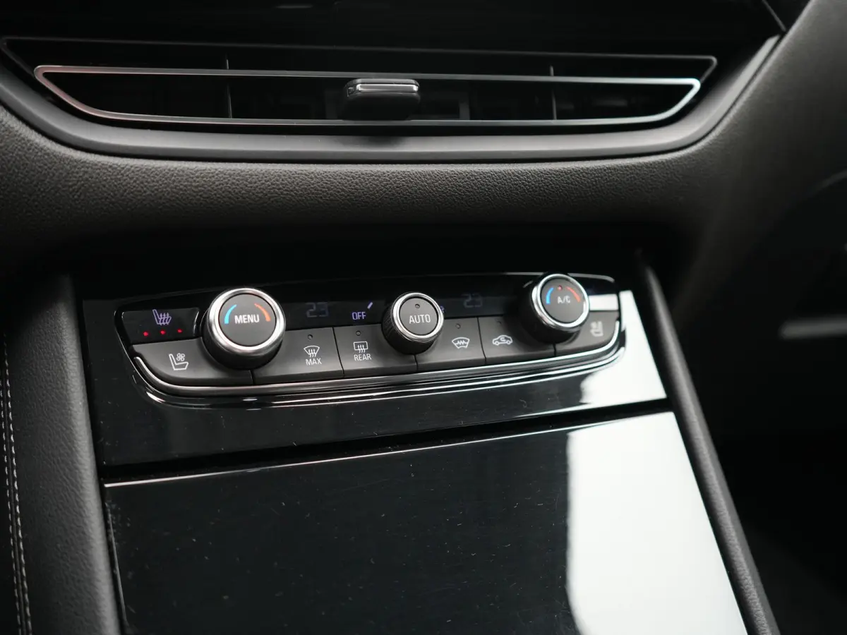 Turbo 4x4 GS PHEV 300pk Dealer O.H | SOH 97,7% | Trekhaak Afn. | Adaptive Cruise | 360 Camera | Lederen Sportstoelen Memory & Ventilatie | Stoelen & Stuur Verwarmd | Keyless | Apple Carplay 