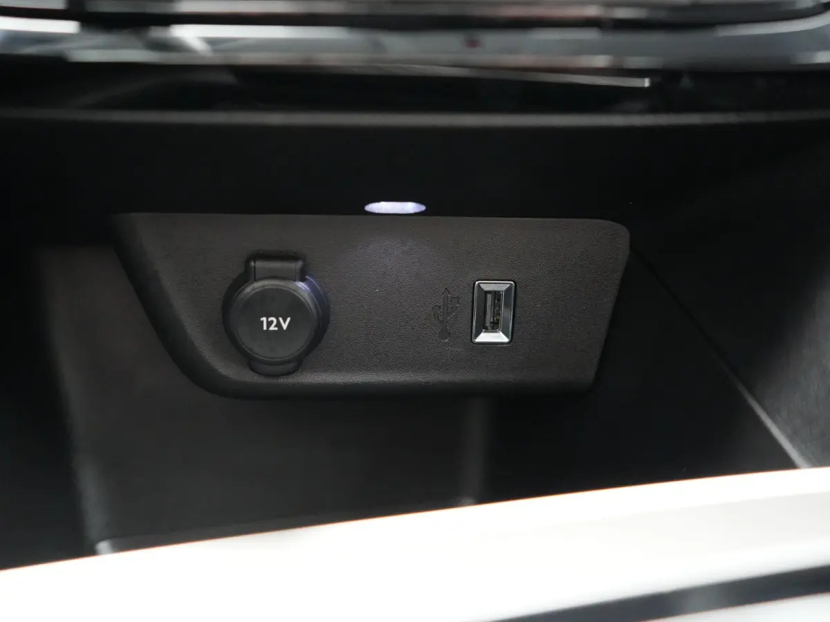 Elegance 50-kWh 11kw bl. 136pk | 360 Camera | BLIS | Voorstoelen Verwarmd | Warmtepomp | Apple Carplay | Cruise Control | 17"L.M | LED Koplampen | Virtual | Lane Assist | DAB |