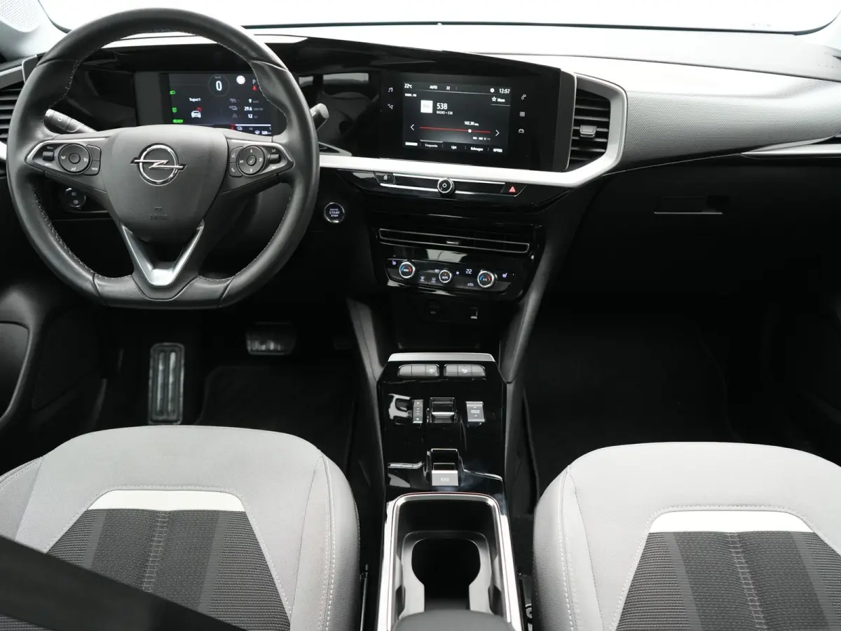 Elegance 50-kWh 11kw bl. 136pk | 360 Camera | BLIS | Voorstoelen Verwarmd | Warmtepomp | Apple Carplay | Cruise Control | 17"L.M | LED Koplampen | Virtual | Lane Assist | DAB |
