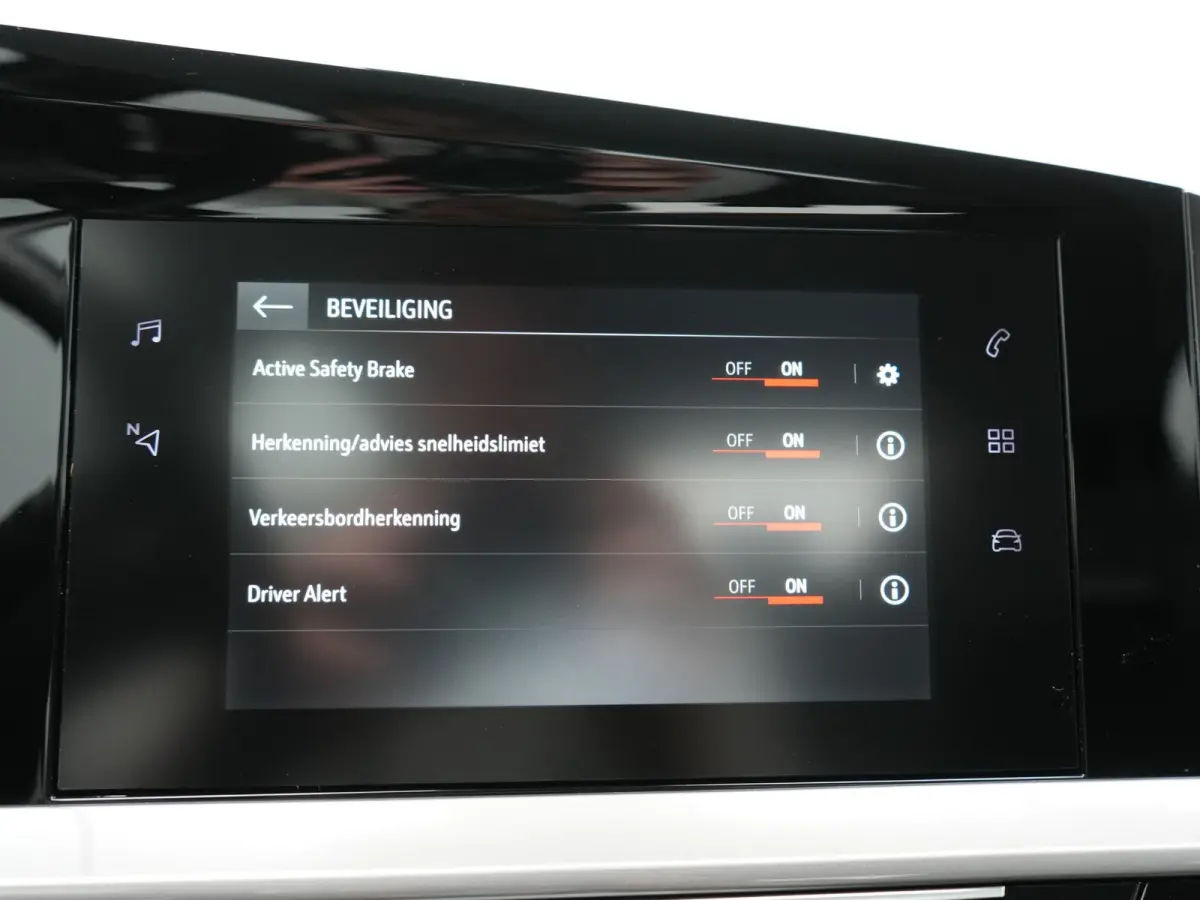 Elegance 50-kWh 11kw bl. 136pk | 360 Camera | BLIS | Voorstoelen Verwarmd | Warmtepomp | Apple Carplay | Cruise Control | 17"L.M | LED Koplampen | Virtual | Lane Assist | DAB |