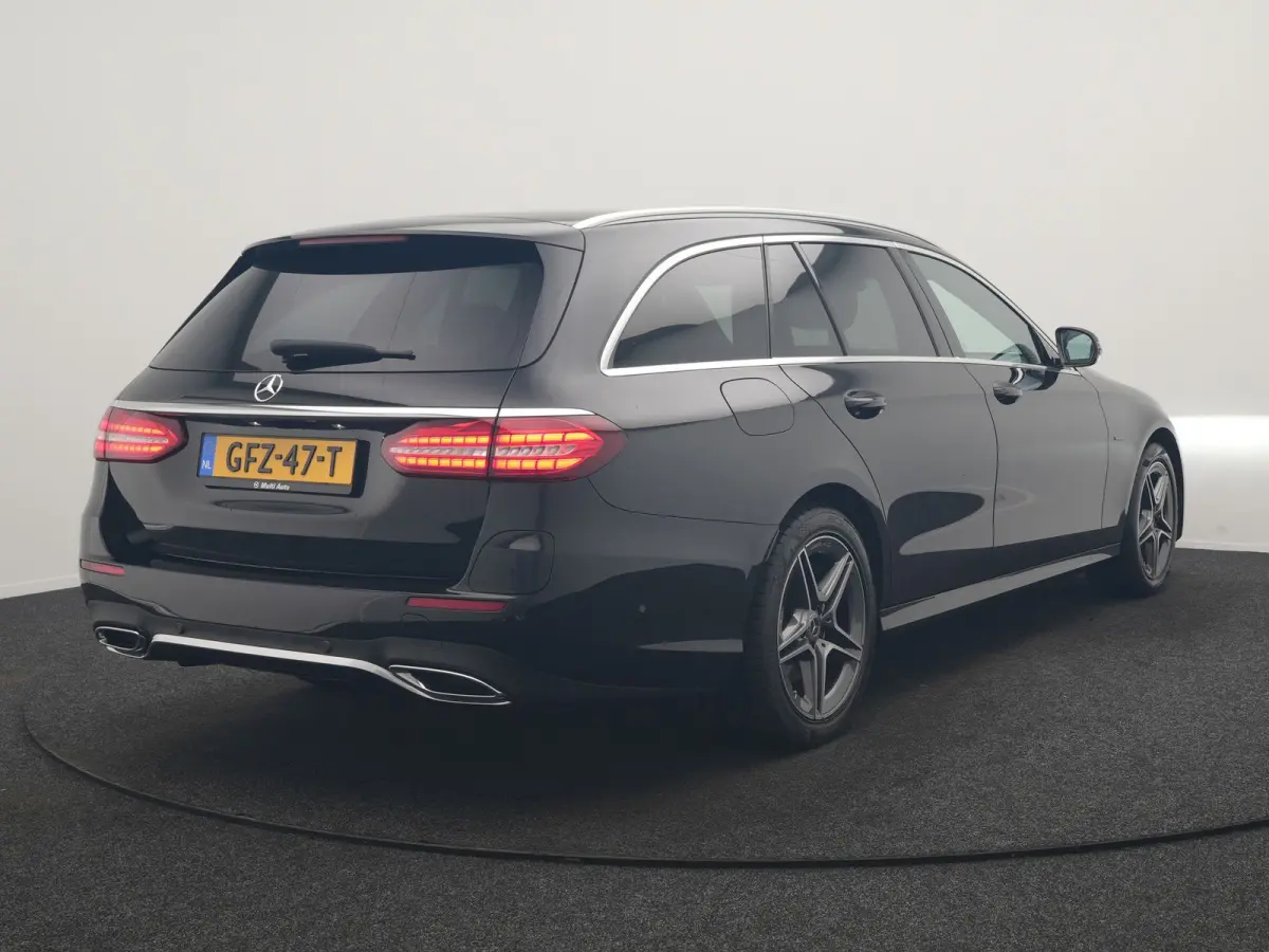 300 e AMG 320pk PHEV Dealer O.H | SOH 87,7% | Trekhaak af Fabriek | Schuif-/kantel Dak | Widescreen Navi | Multibeam LED | Camera | Alcantara Sportstoelen Verwarmd | Apple Carplay | BLIS | 1