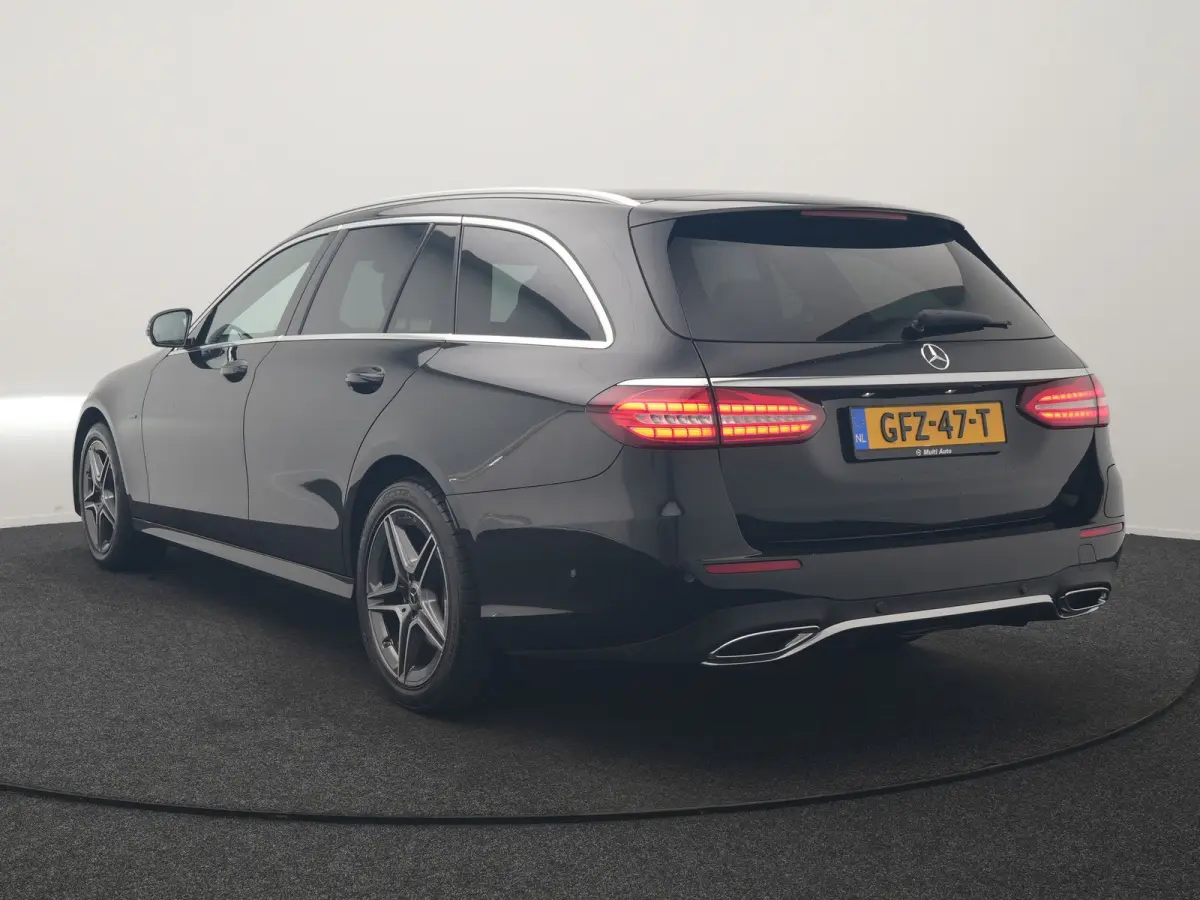 300 e AMG 320pk PHEV Dealer O.H | SOH 87,7% | Trekhaak af Fabriek | Schuif-/kantel Dak | Widescreen Navi | Multibeam LED | Camera | Alcantara Sportstoelen Verwarmd | Apple Carplay | BLIS | 1