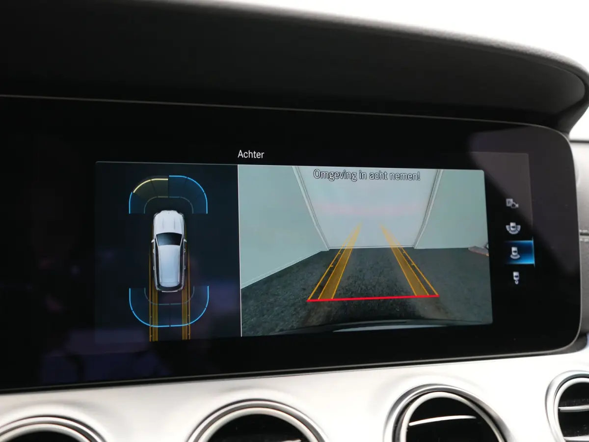 300 e AMG 320pk PHEV Dealer O.H | SOH 87,7% | Trekhaak af Fabriek | Schuif-/kantel Dak | Widescreen Navi | Multibeam LED | Camera | Alcantara Sportstoelen Verwarmd | Apple Carplay | BLIS | 1