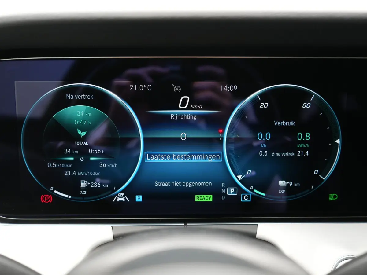 300 e AMG 320pk PHEV Dealer O.H | SOH 87,7% | Trekhaak af Fabriek | Schuif-/kantel Dak | Widescreen Navi | Multibeam LED | Camera | Alcantara Sportstoelen Verwarmd | Apple Carplay | BLIS | 1