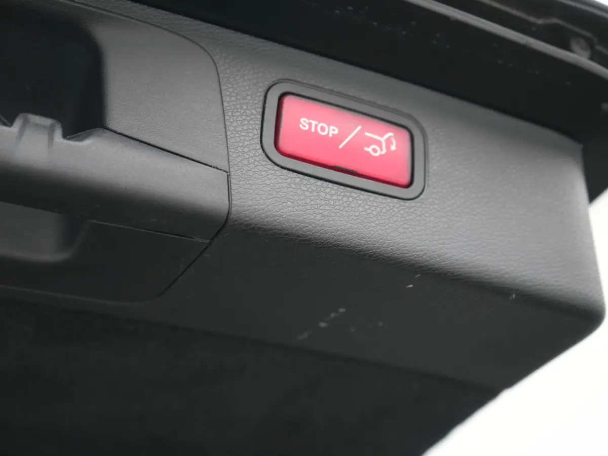 300 e AMG 320pk PHEV Dealer O.H | SOH 87,7% | Trekhaak af Fabriek | Schuif-/kantel Dak | Widescreen Navi | Multibeam LED | Camera | Alcantara Sportstoelen Verwarmd | Apple Carplay | BLIS | 1