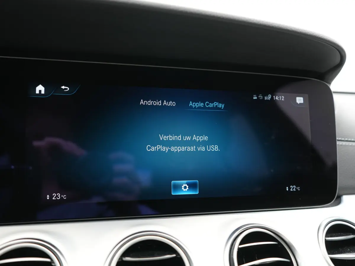 300 e AMG 320pk PHEV Dealer O.H | SOH 87,7% | Trekhaak af Fabriek | Schuif-/kantel Dak | Widescreen Navi | Multibeam LED | Camera | Alcantara Sportstoelen Verwarmd | Apple Carplay | BLIS | 1