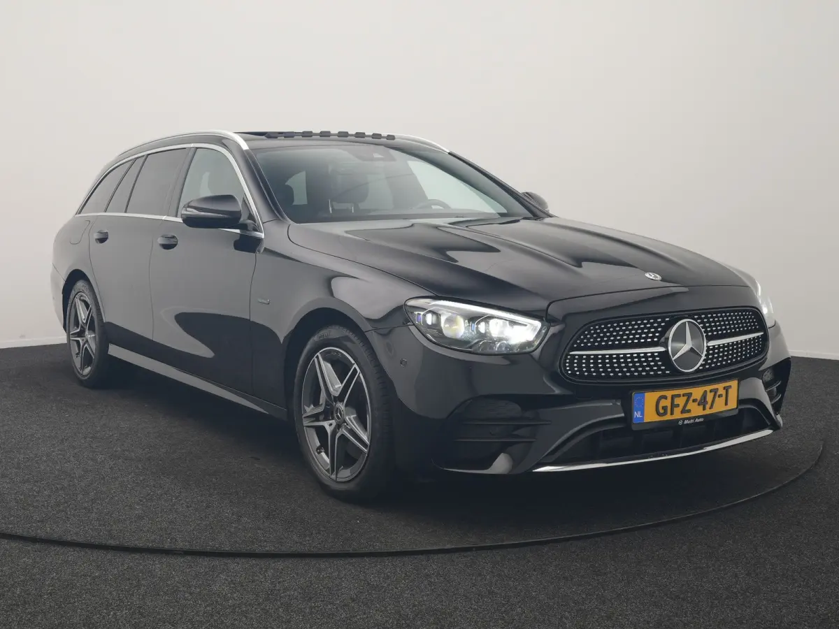 300 e AMG 320pk PHEV Dealer O.H | SOH 87,7% | Trekhaak af Fabriek | Schuif-/kantel Dak | Widescreen Navi | Multibeam LED | Camera | Alcantara Sportstoelen Verwarmd | Apple Carplay | BLIS | 1