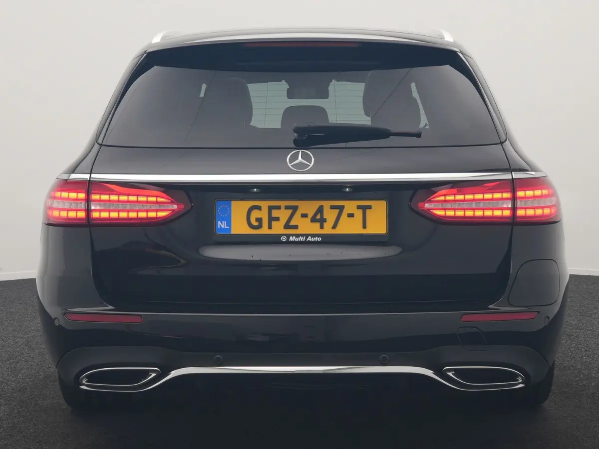 300 e AMG 320pk PHEV Dealer O.H | SOH 87,7% | Trekhaak af Fabriek | Schuif-/kantel Dak | Widescreen Navi | Multibeam LED | Camera | Alcantara Sportstoelen Verwarmd | Apple Carplay | BLIS | 1