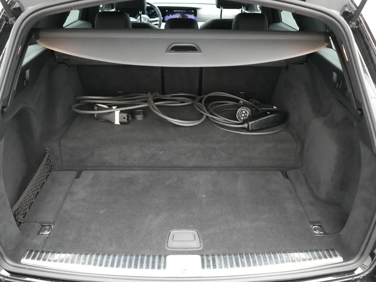 300 e AMG 320pk PHEV Dealer O.H | SOH 87,7% | Trekhaak af Fabriek | Schuif-/kantel Dak | Widescreen Navi | Multibeam LED | Camera | Alcantara Sportstoelen Verwarmd | Apple Carplay | BLIS | 1