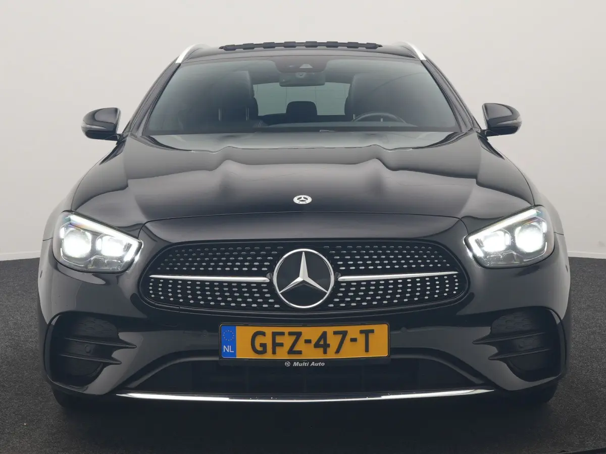 300 e AMG 320pk PHEV Dealer O.H | SOH 87,7% | Trekhaak af Fabriek | Schuif-/kantel Dak | Widescreen Navi | Multibeam LED | Camera | Alcantara Sportstoelen Verwarmd | Apple Carplay | BLIS | 1
