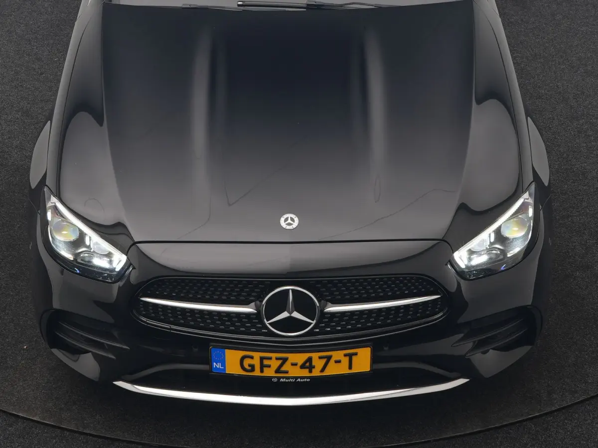 300 e AMG 320pk PHEV Dealer O.H | SOH 87,7% | Trekhaak af Fabriek | Schuif-/kantel Dak | Widescreen Navi | Multibeam LED | Camera | Alcantara Sportstoelen Verwarmd | Apple Carplay | BLIS | 1