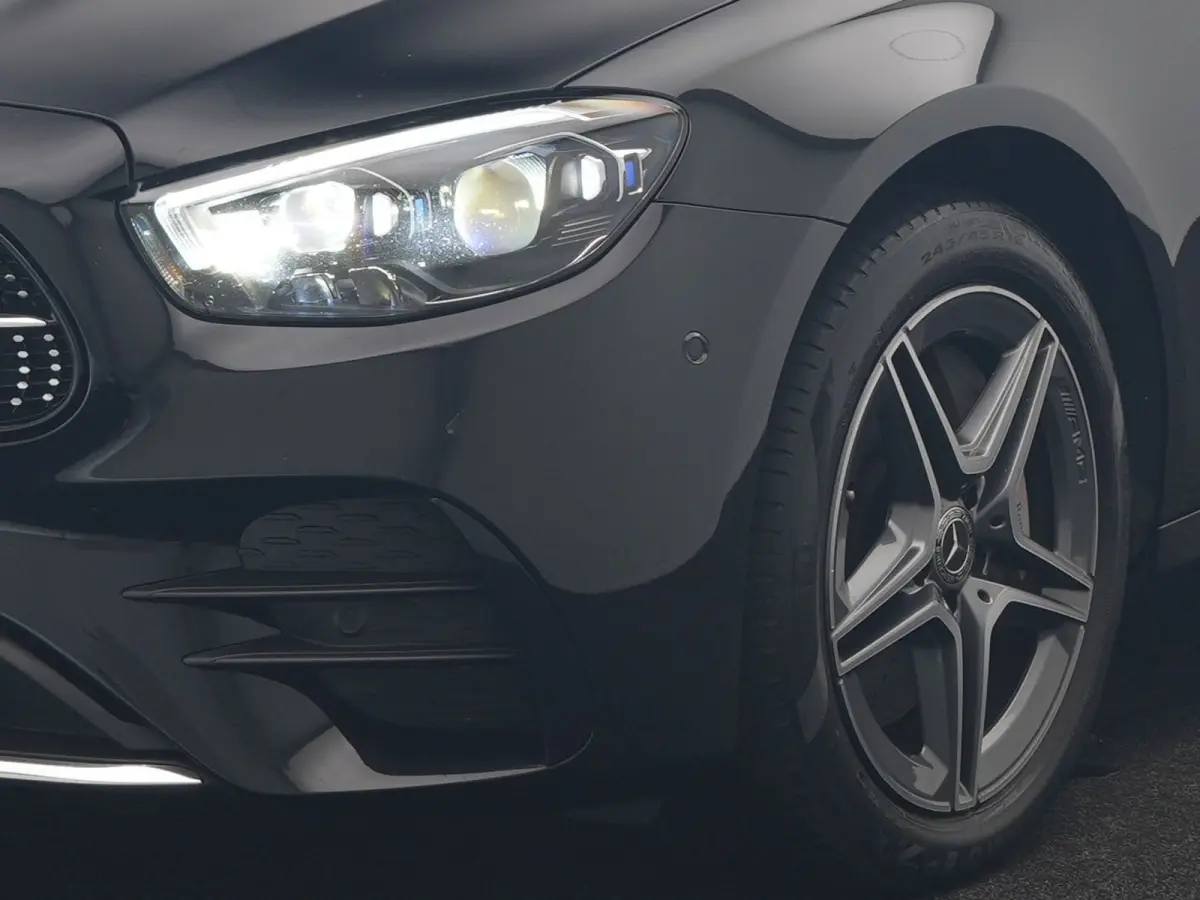 300 e AMG 320pk PHEV Dealer O.H | SOH 87,7% | Trekhaak af Fabriek | Schuif-/kantel Dak | Widescreen Navi | Multibeam LED | Camera | Alcantara Sportstoelen Verwarmd | Apple Carplay | BLIS | 1