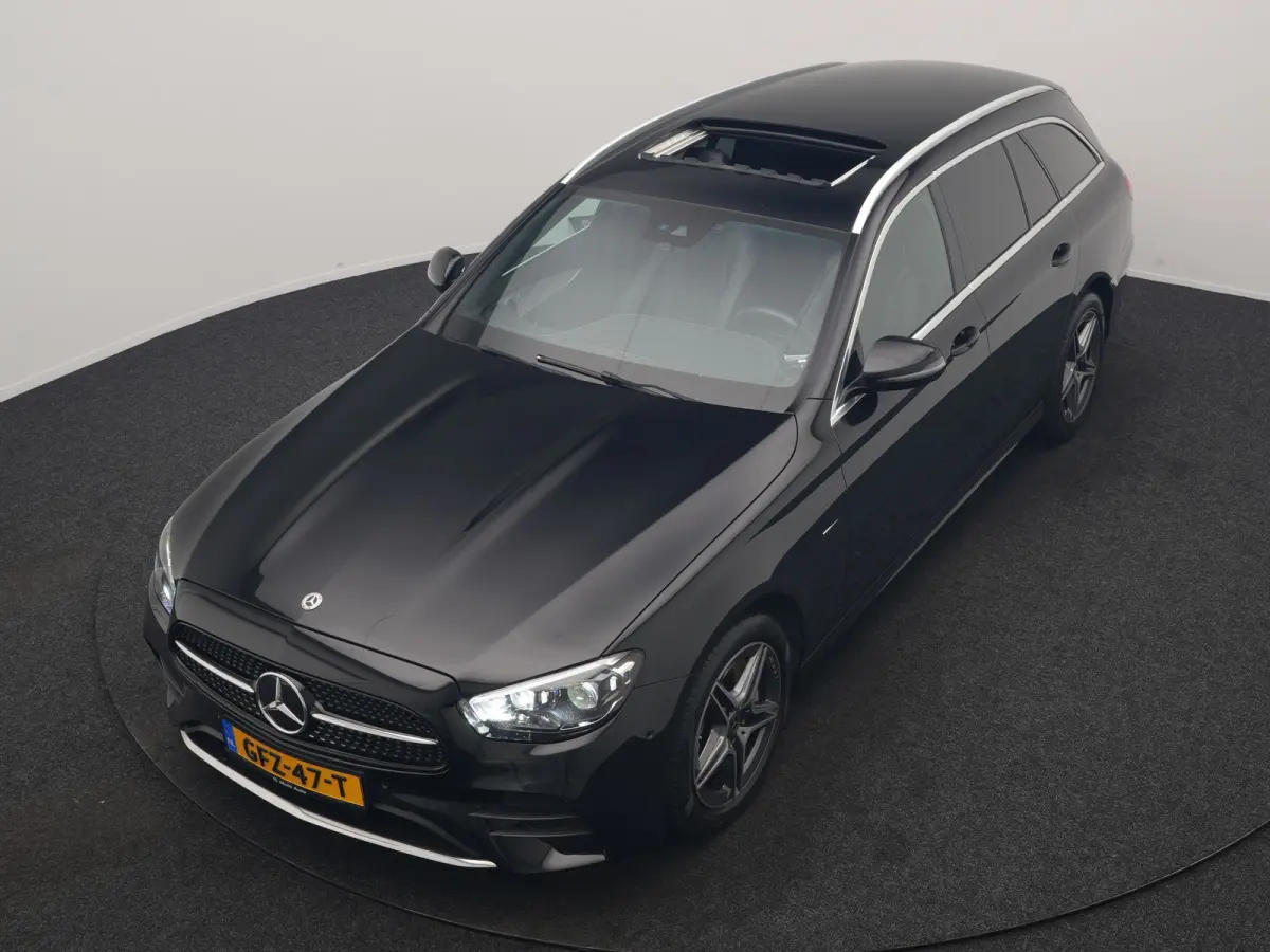 300 e AMG 320pk PHEV Dealer O.H | SOH 87,7% | Trekhaak af Fabriek | Schuif-/kantel Dak | Widescreen Navi | Multibeam LED | Camera | Alcantara Sportstoelen Verwarmd | Apple Carplay | BLIS | 1