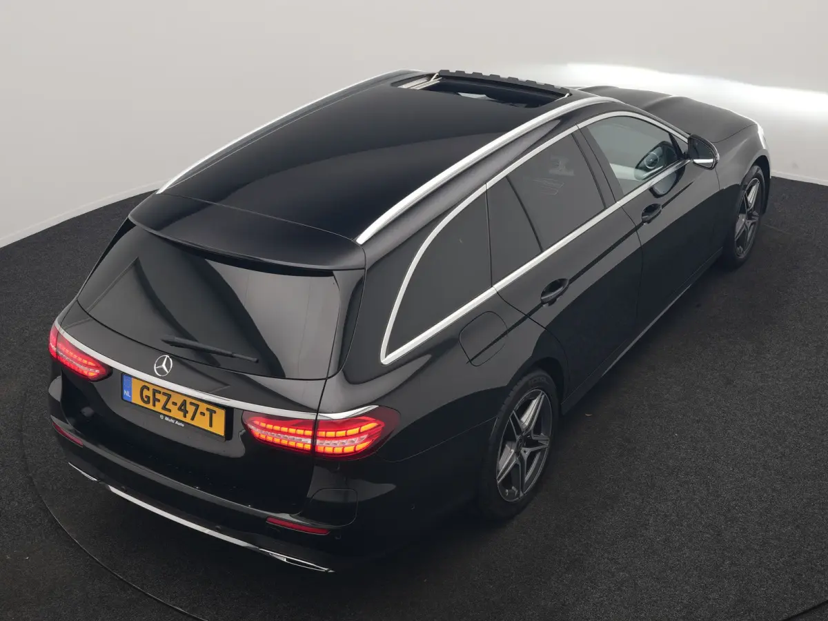 300 e AMG 320pk PHEV Dealer O.H | SOH 87,7% | Trekhaak af Fabriek | Schuif-/kantel Dak | Widescreen Navi | Multibeam LED | Camera | Alcantara Sportstoelen Verwarmd | Apple Carplay | BLIS | 1