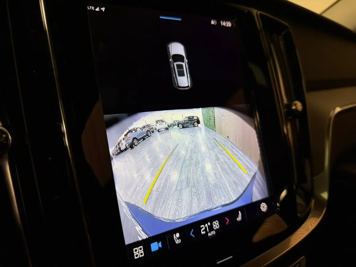 B4 Plus Dark | Schuifdak | Trekhaak | Adaptieve Cruise Control | Stoelverwarming voor+achter | Stuurwielverwarming | Parkeercamera | Full LED Meesturende koplampen | Pilot Assist | BLIS Dode