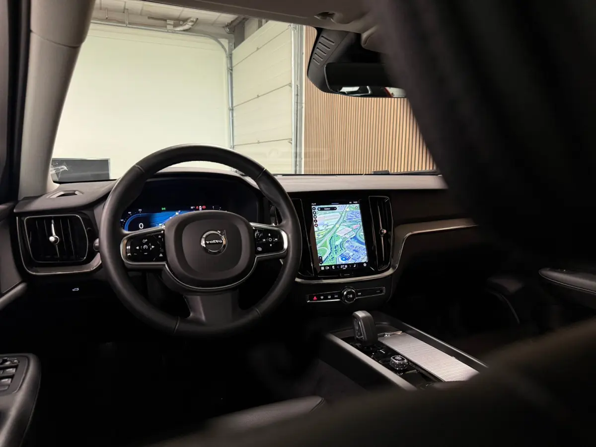 B4 Plus Dark | Schuifdak | Trekhaak | Adaptieve Cruise Control | Stoelverwarming voor+achter | Stuurwielverwarming | Parkeercamera | Full LED Meesturende koplampen | Pilot Assist | BLIS Dode