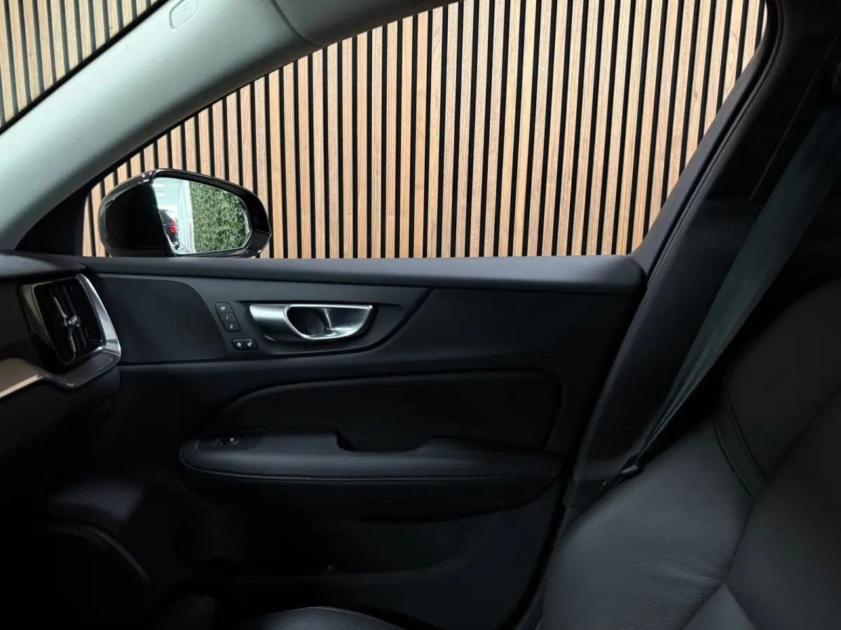 B4 Plus Dark | Schuifdak | Trekhaak | Adaptieve Cruise Control | Stoelverwarming voor+achter | Stuurwielverwarming | Parkeercamera | Full LED Meesturende koplampen | Pilot Assist | BLIS Dode