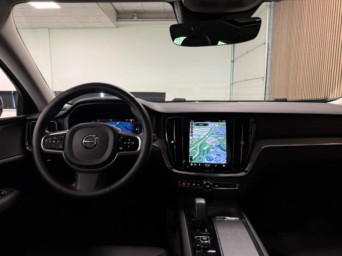 B4 Plus Dark | Schuifdak | Trekhaak | Adaptieve Cruise Control | Stoelverwarming voor+achter | Stuurwielverwarming | Parkeercamera | Full LED Meesturende koplampen | Pilot Assist | BLIS Dode
