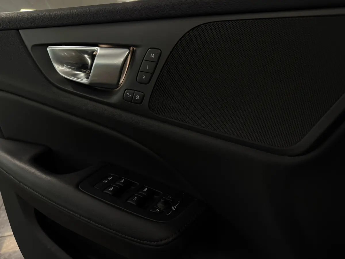 B4 Plus Dark | Schuifdak | Trekhaak | Adaptieve Cruise Control | Stoelverwarming voor+achter | Stuurwielverwarming | Parkeercamera | Full LED Meesturende koplampen | Pilot Assist | BLIS Dode