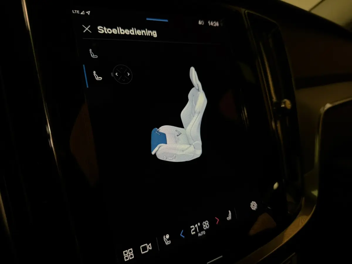 B4 Plus Dark | Schuifdak | Trekhaak | Adaptieve Cruise Control | Stoelverwarming voor+achter | Stuurwielverwarming | Parkeercamera | Full LED Meesturende koplampen | Pilot Assist | BLIS Dode