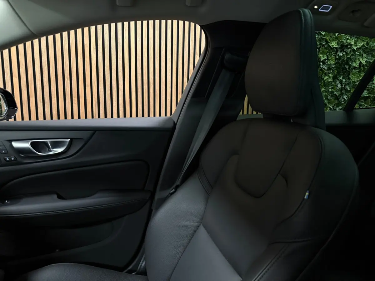 B4 Plus Dark | Schuifdak | Trekhaak | Adaptieve Cruise Control | Stoelverwarming voor+achter | Stuurwielverwarming | Parkeercamera | Full LED Meesturende koplampen | Pilot Assist | BLIS Dode