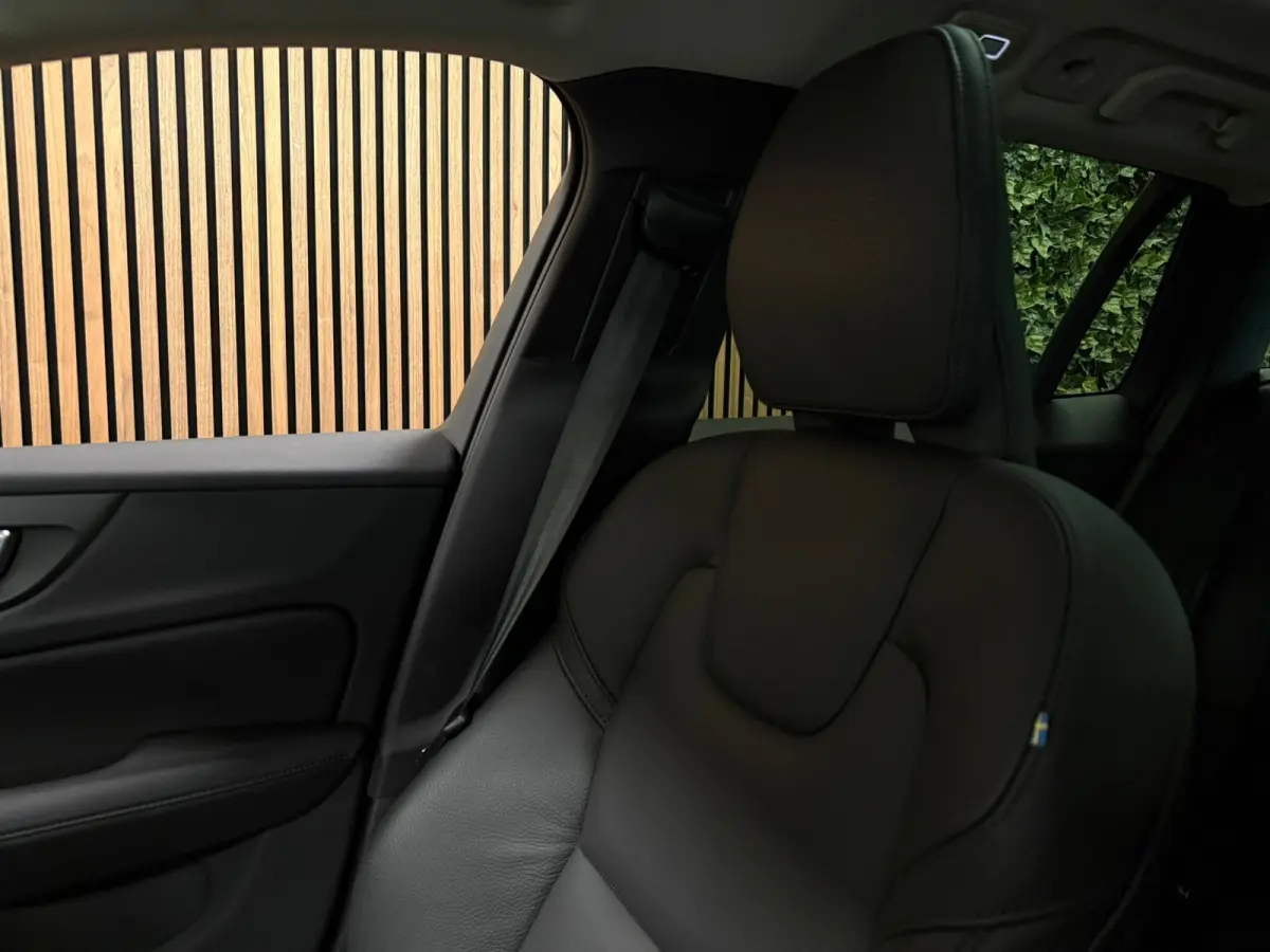 B4 Plus Dark | Schuifdak | Trekhaak | Adaptieve Cruise Control | Stoelverwarming voor+achter | Stuurwielverwarming | Parkeercamera | Full LED Meesturende koplampen | Pilot Assist | BLIS Dode