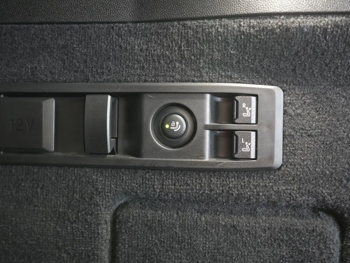 xDrive40 Excellence 77 kWh 327pk | SOH 96,9% | Trekhaak Af Fabriek | Panodak Sky Lounge | Adaptive Cruise | Head Up | 360 Camera | Harman / Kardon | Lederen Sportstoelen & Stuur Verwarmd | S