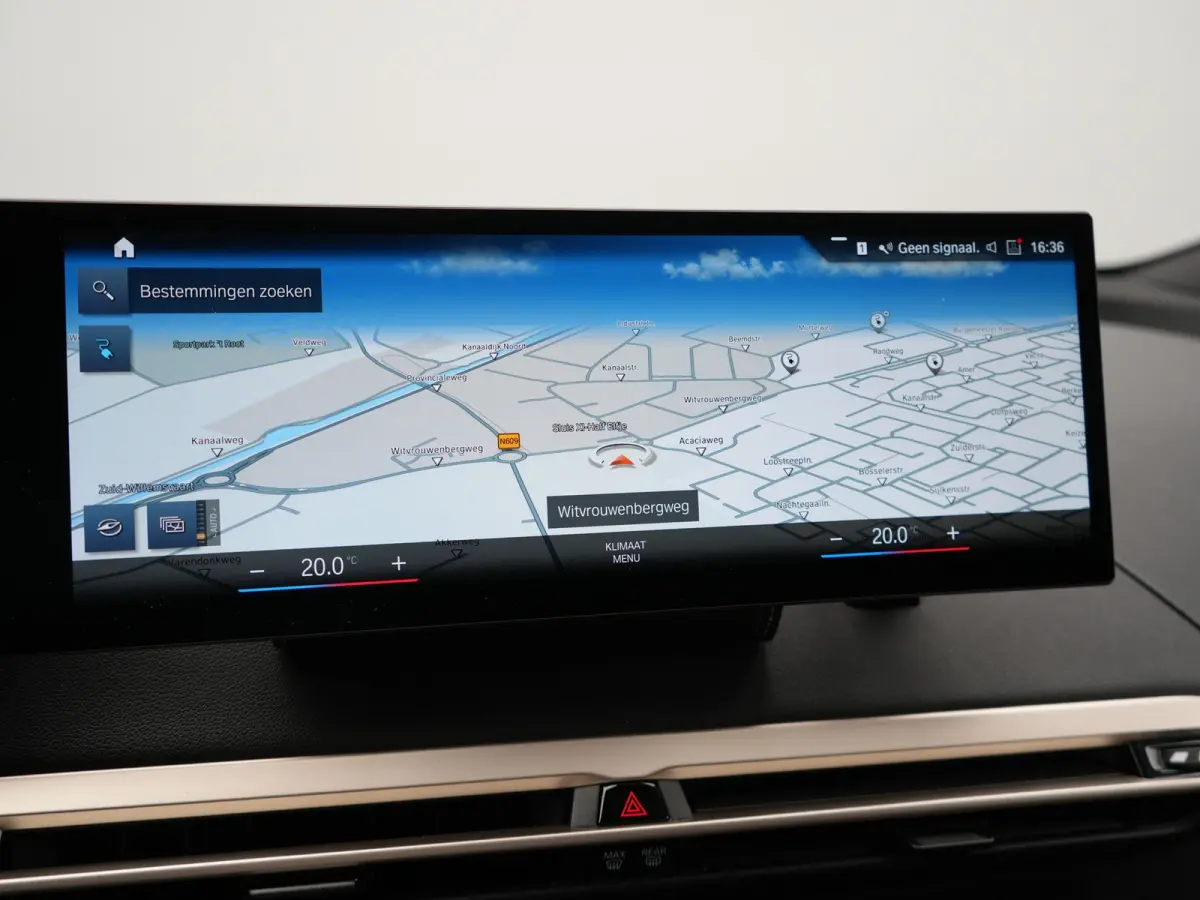 xDrive40 Excellence 77 kWh 327pk | SOH 96,9% | Trekhaak Af Fabriek | Panodak Sky Lounge | Adaptive Cruise | Head Up | 360 Camera | Harman / Kardon | Lederen Sportstoelen & Stuur Verwarmd | S