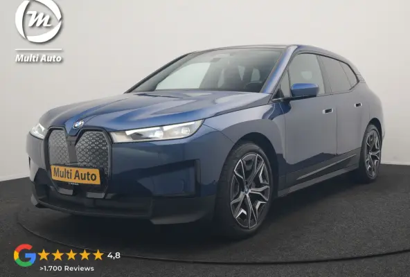 xDrive40 Excellence 77 kWh 327pk | SOH 96,9% | Trekhaak Af Fabriek | Panodak Sky Lounge | Adaptive Cruise | Head Up | 360 Camera | Harman / Kardon | Lederen Sportstoelen & Stuur Verwarmd | S