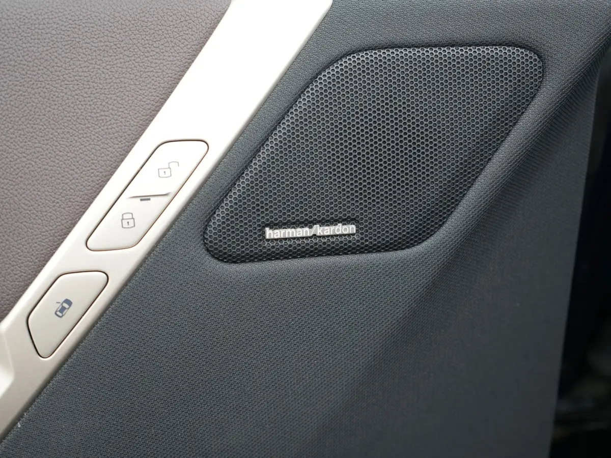 xDrive40 Excellence 77 kWh 327pk | SOH 96,9% | Trekhaak Af Fabriek | Panodak Sky Lounge | Adaptive Cruise | Head Up | 360 Camera | Harman / Kardon | Lederen Sportstoelen & Stuur Verwarmd | S