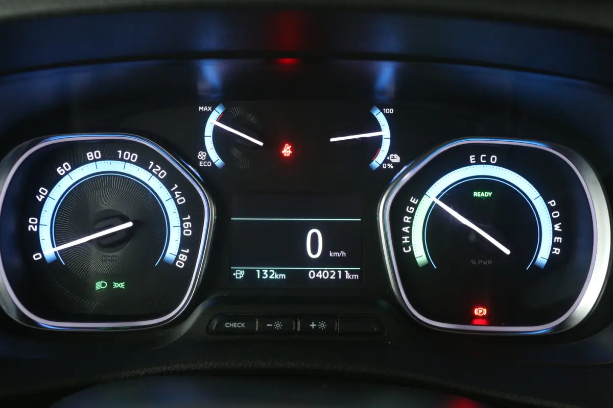 75 kWh L2H1 Long Range | Snelladen | SOH 91% | Airco | Cruise | Camera | Carplay | 3 Zits | Trekhaak