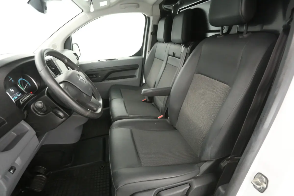75 kWh L2H1 Long Range | Snelladen | SOH 91% | Airco | Cruise | Camera | Carplay | 3 Zits | Trekhaak