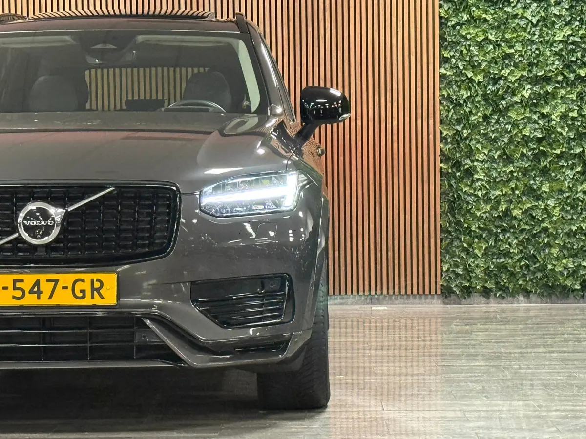 T8 AWD Recharge Ultra Dark | Luchtvering | Trekhaak | 360 Camera | Head-Up Display | Harman Kardon | 455pk | Adaptieve Cruise Control | Stoelverwarming voor+achter | Stuurwielverwarming | Sc