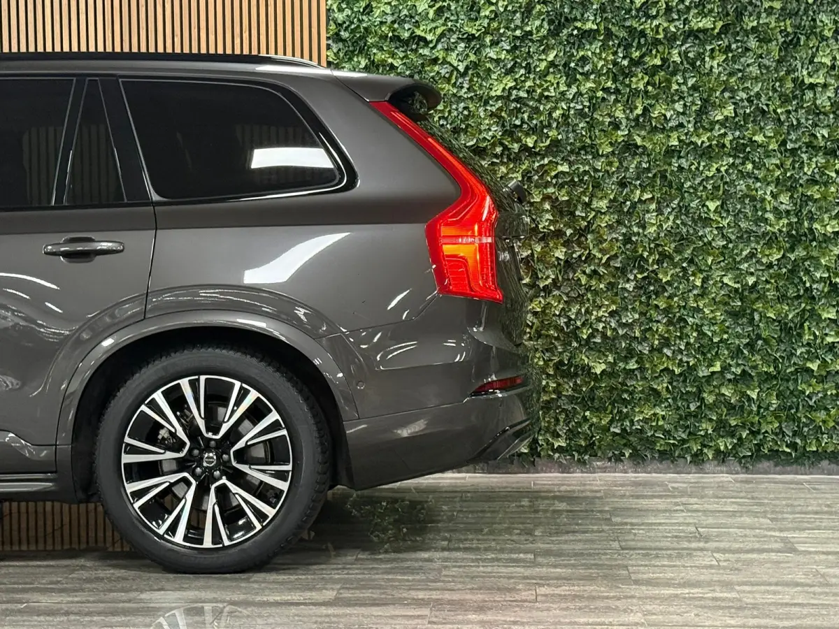 T8 AWD Recharge Ultra Dark | Luchtvering | Trekhaak | 360 Camera | Head-Up Display | Harman Kardon | 455pk | Adaptieve Cruise Control | Stoelverwarming voor+achter | Stuurwielverwarming | Sc